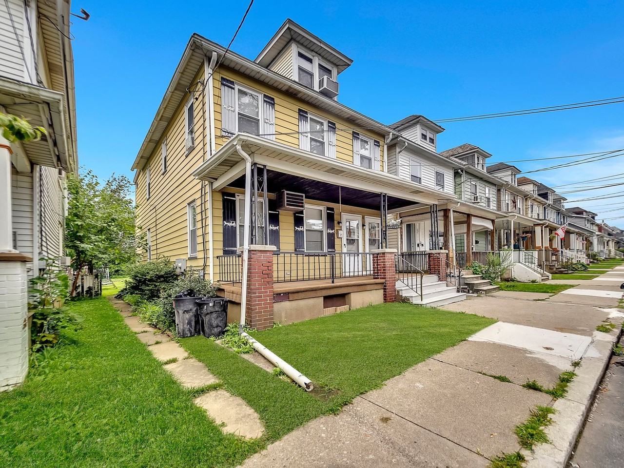 270 Irwin - Photo 2 of 17