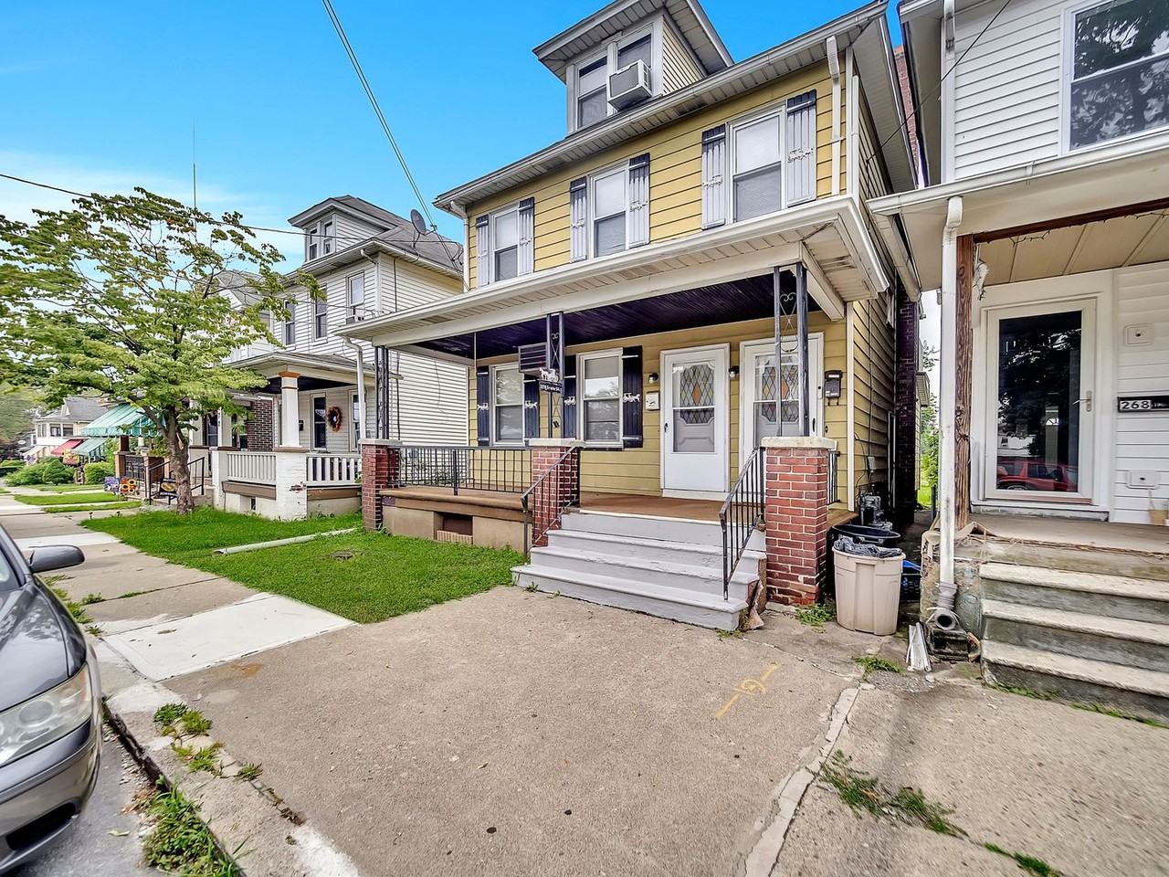 270 Irwin - Photo 3 of 17