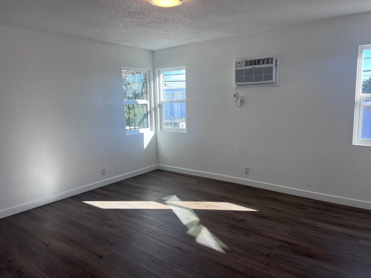 Victoria 2 - Photo 3 of 15