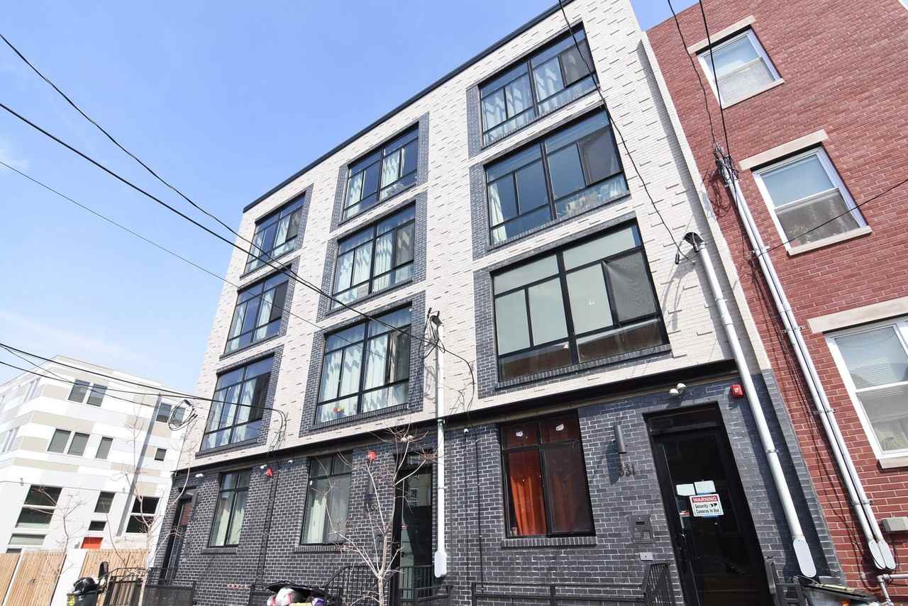 533 N Budd St - Photo 2 of 18