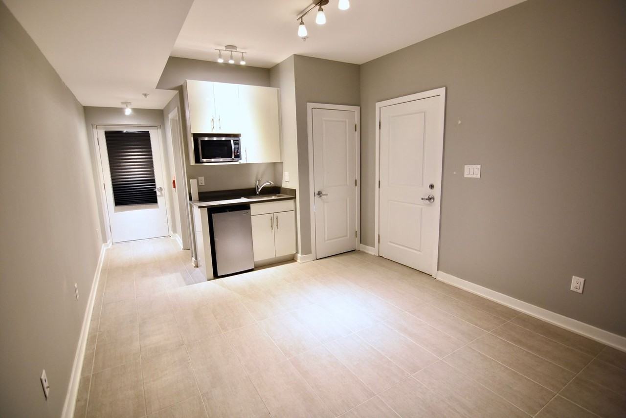 533 N Budd St - Photo 3 of 18