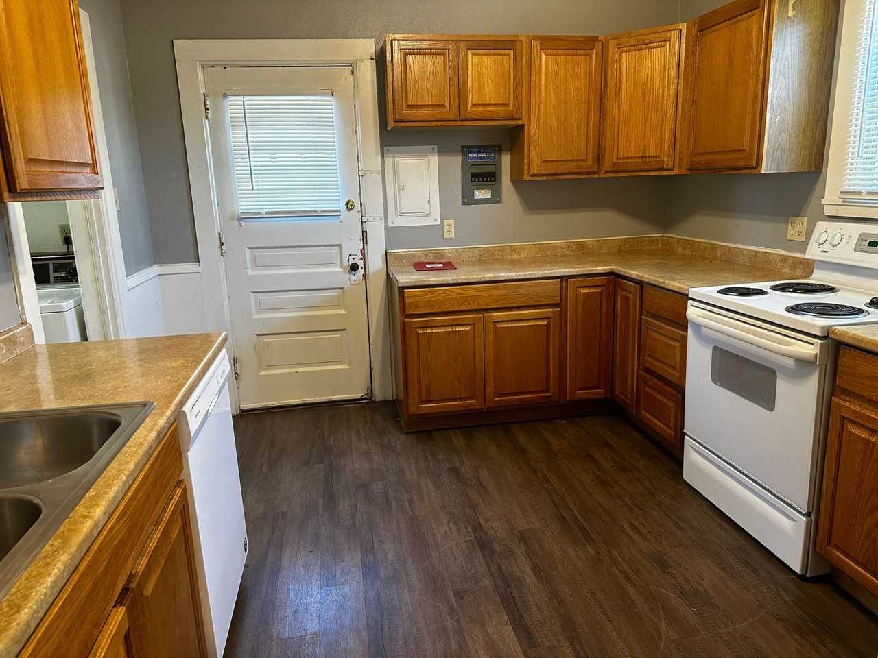 535 17th Street - Photo 7 of 35