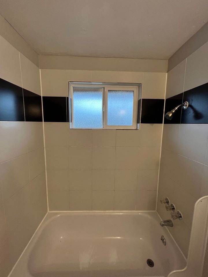 Surrey Square Apartments - Photo 4 of 46