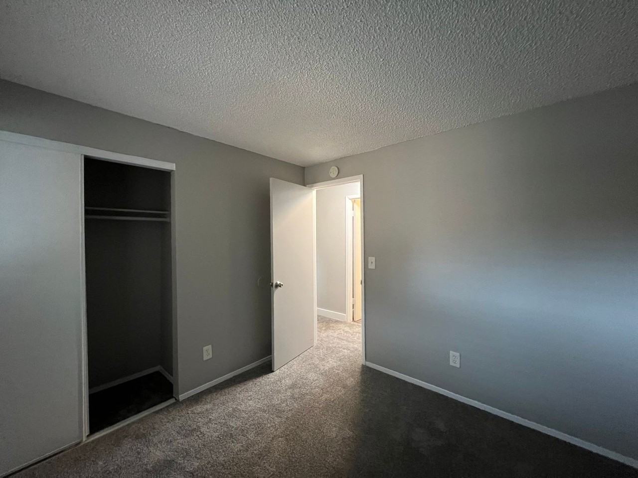 Surrey Square Apartments - Photo 6 of 46