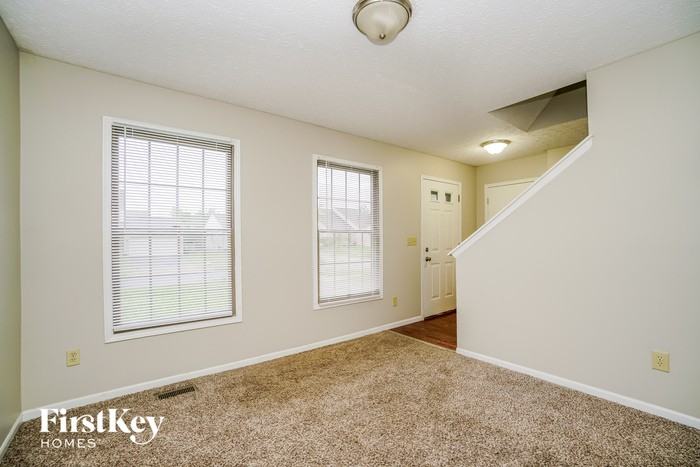 2681 Fernwood Ave - Photo 3 of 15