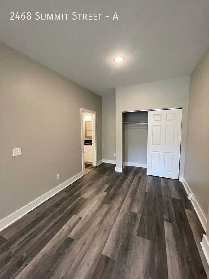 2468 Summit St #A - Photo 5 of 29