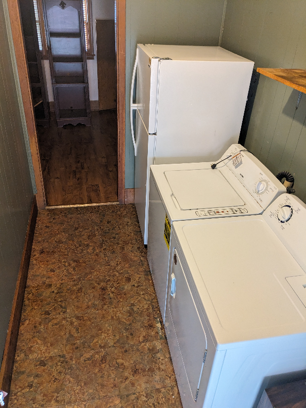 516 E Cedar St - Photo 2 of 10