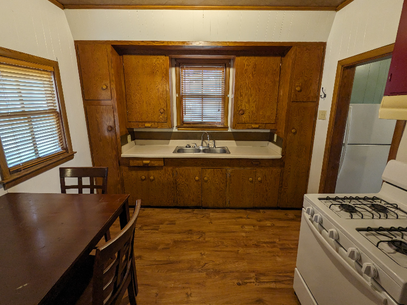 516 E Cedar St - Photo 3 of 10