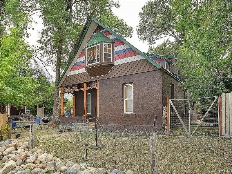 347 W 6th St - Photo 2 of 20