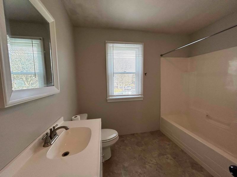 185 Harwood Ave - Photo 7 of 11