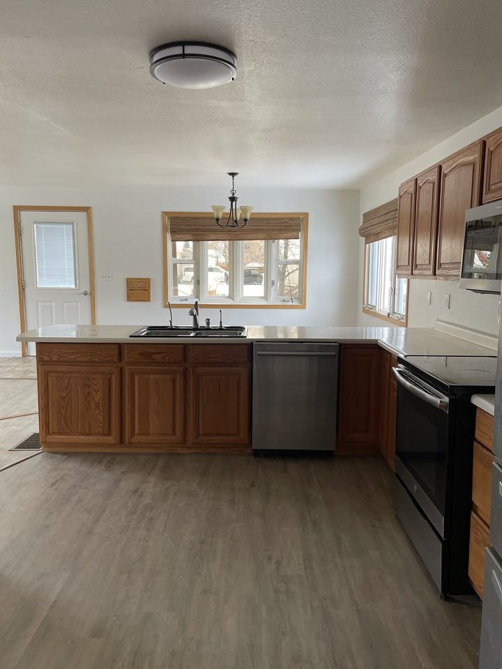 311 W Sebree St - Photo 3 of 17