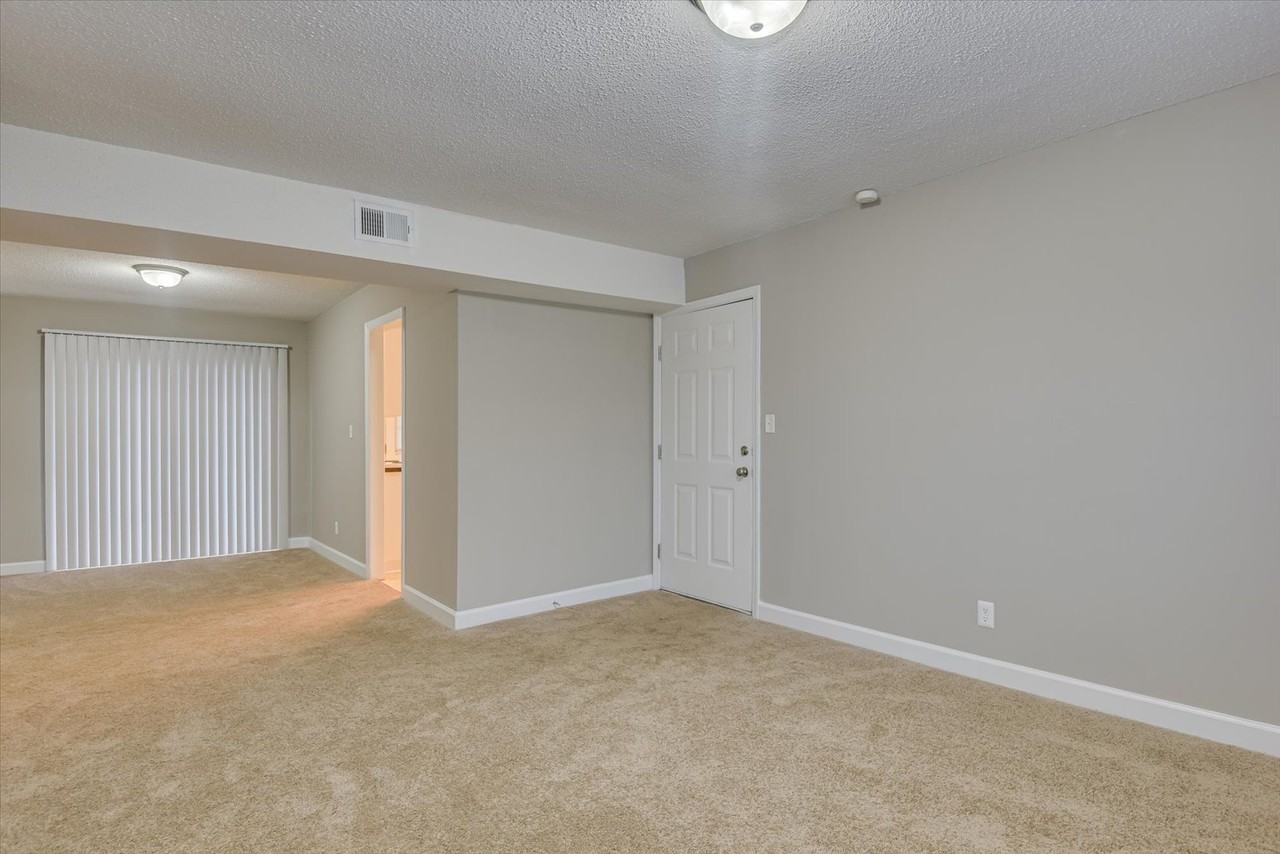 2905 Arrowhead Dr Apt D3 - Photo 4 of 26