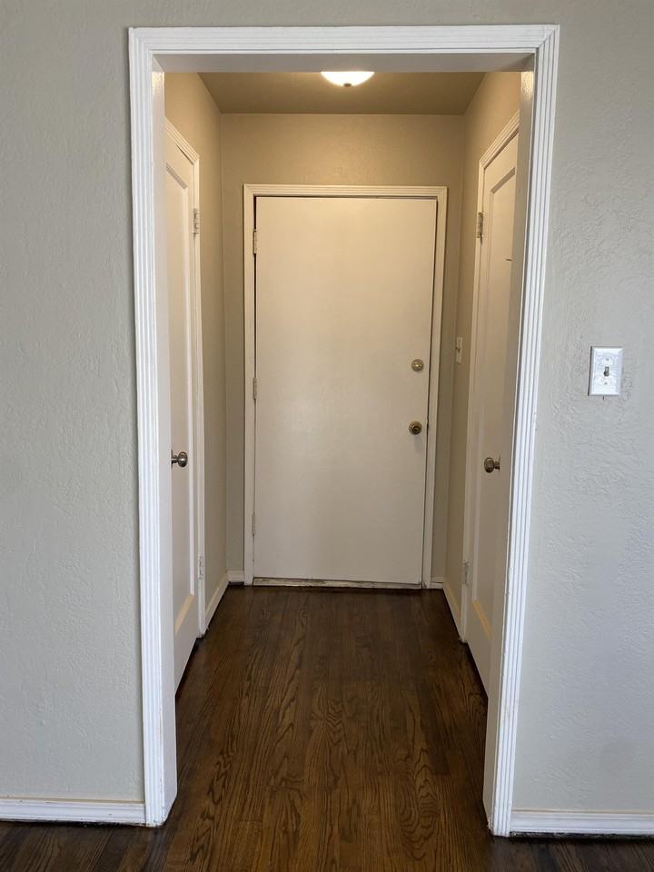 561 E Indian Dr #1 - Photo 3 of 8