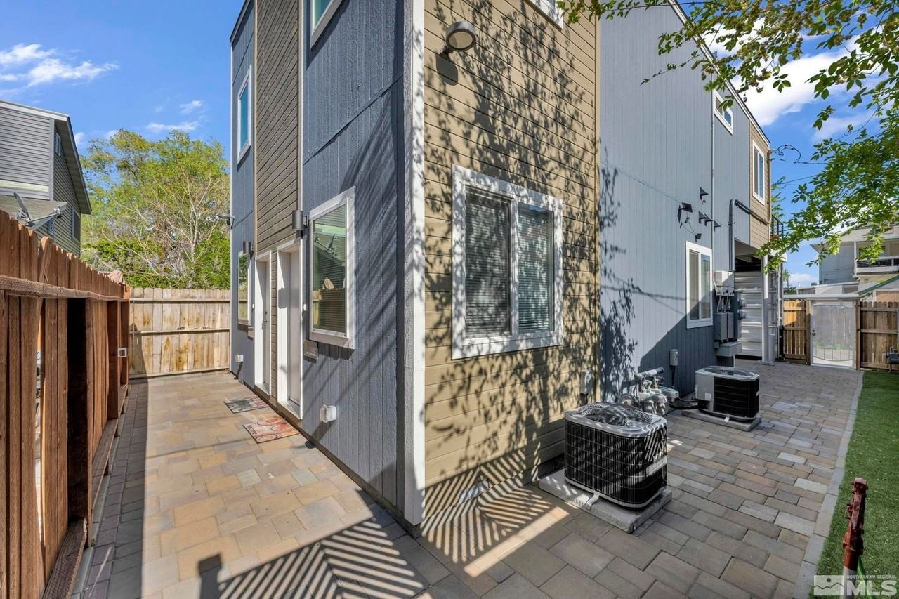 E. 7th St 442 - Duplex - Photo 3 of 9