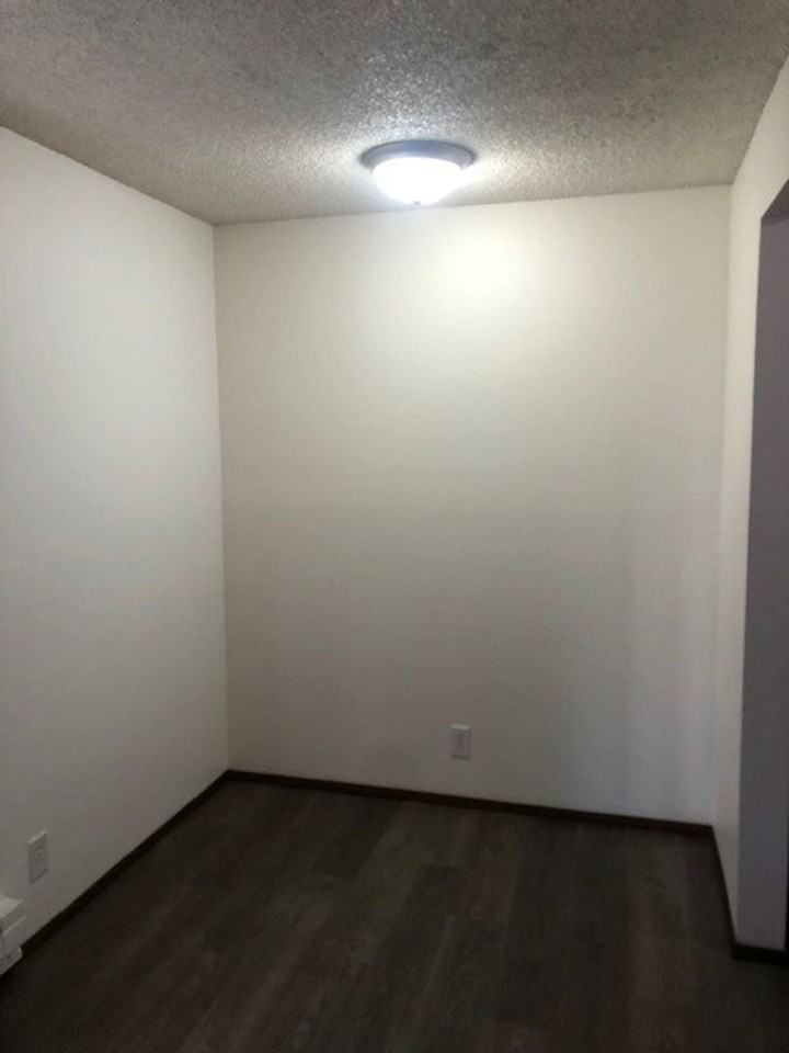 4222 Apartments - Photo 5 of 19