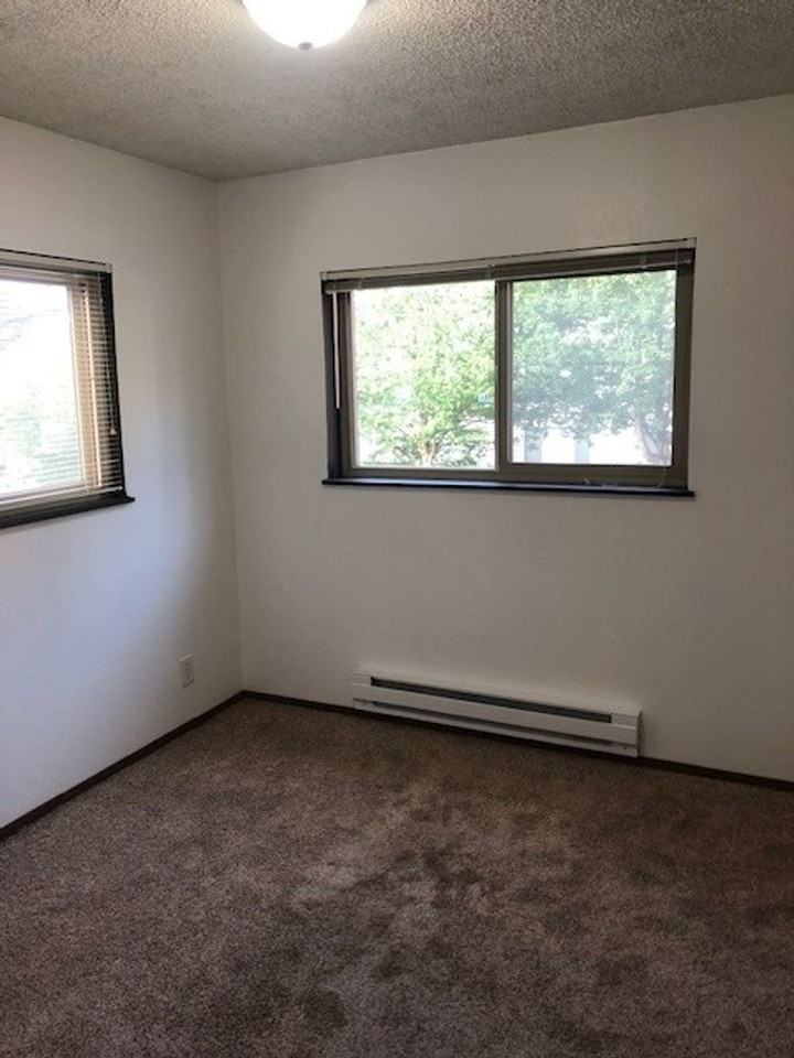 4222 Apartments - Photo 6 of 19