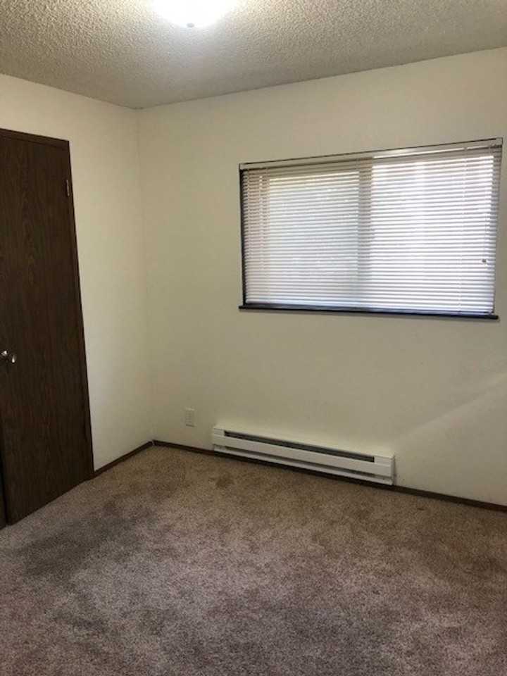 4222 Apartments - Photo 7 of 19