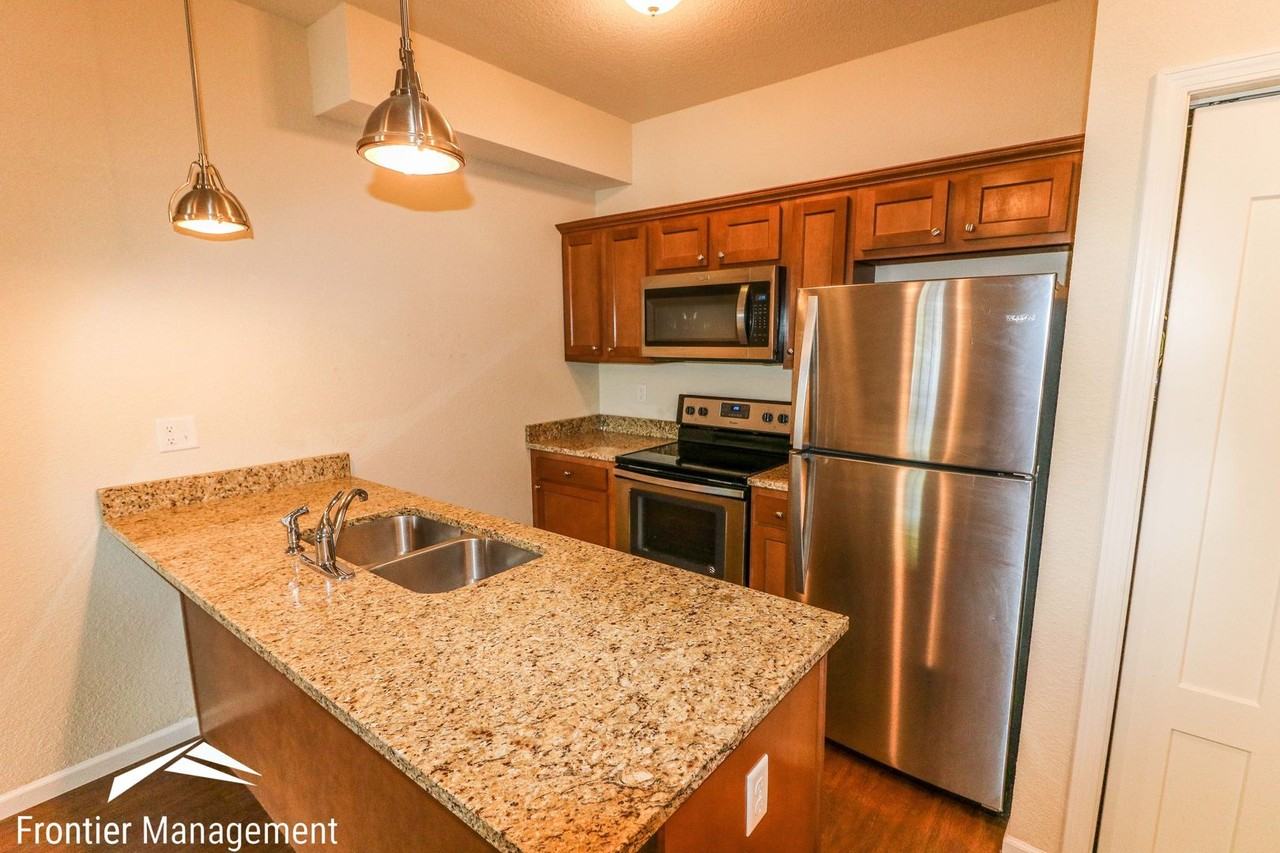 1024 Fremont - Photo 5 of 20