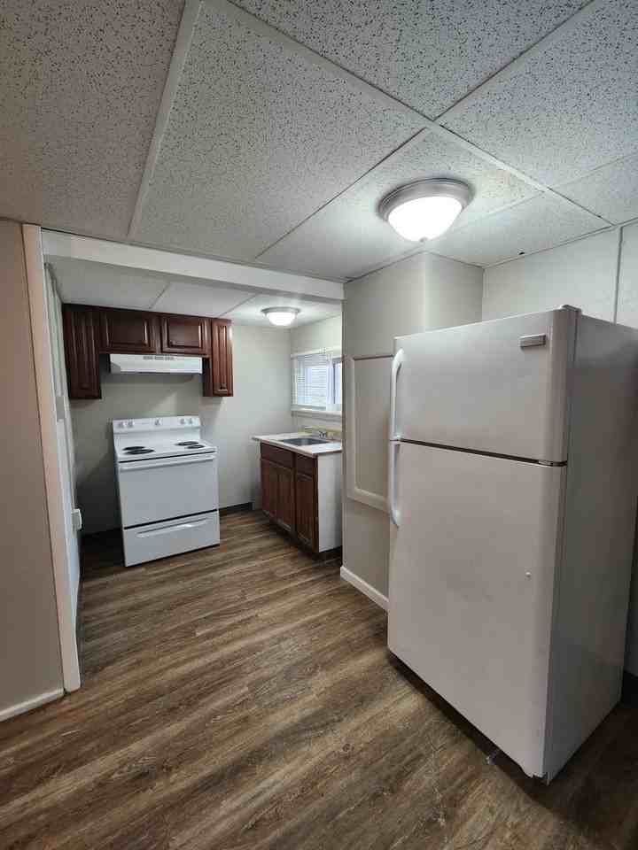 355 W Park St. - Photo 2 of 22