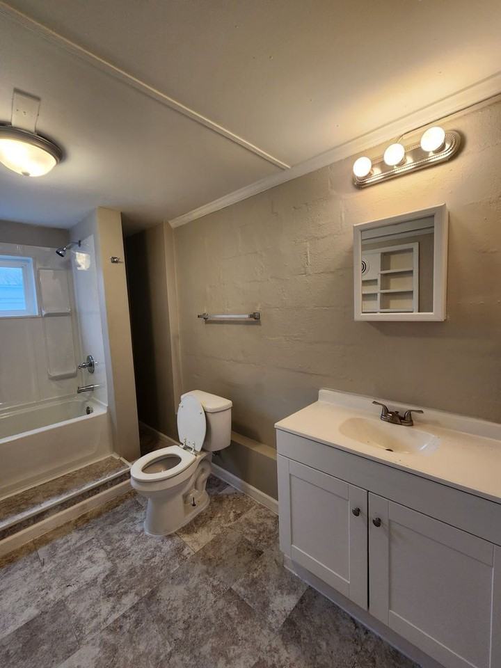 355 W Park St. - Photo 3 of 22