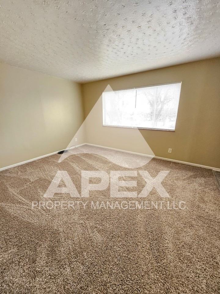 2927 Whittle Springs Rd #2 - Photo 4 of 18