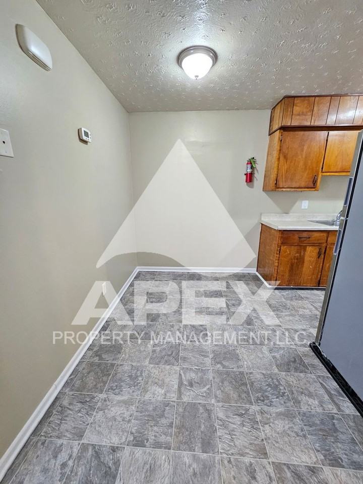2927 Whittle Springs Rd #2 - Photo 6 of 18