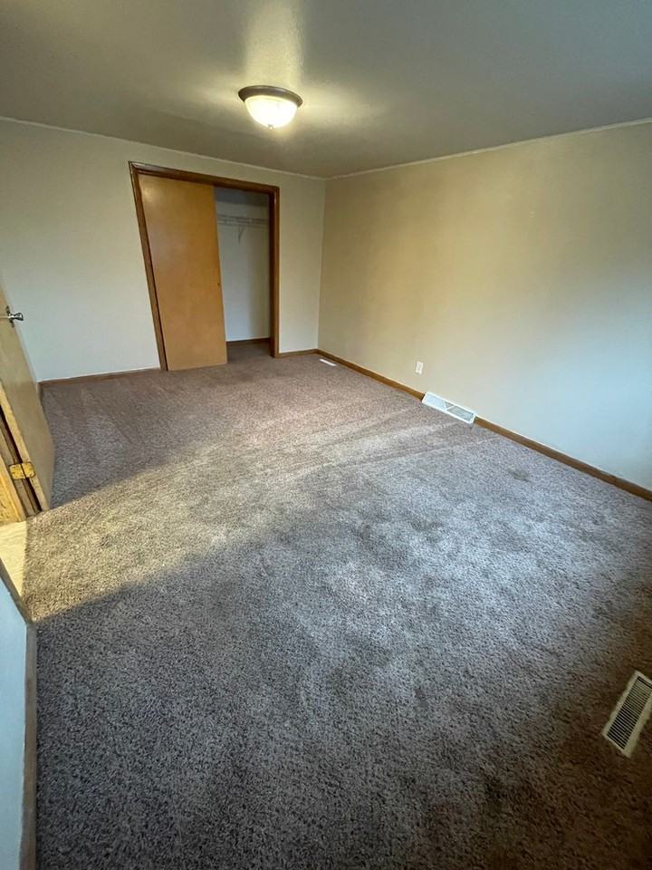 706 2nd Ave NW - Photo 2 of 7