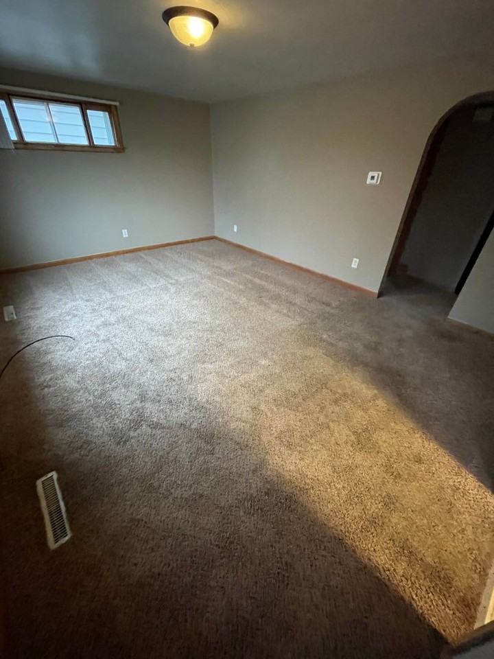 706 2nd Ave NW - Photo 3 of 7