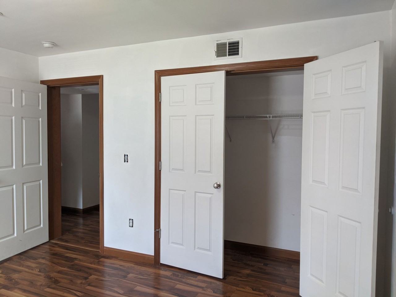 Beautiful Apartment Near Campus - Photo 5 of 32
