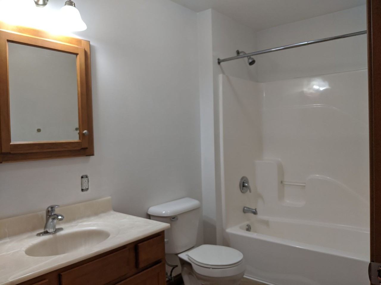 Beautiful Apartment Near Campus - Photo 7 of 32