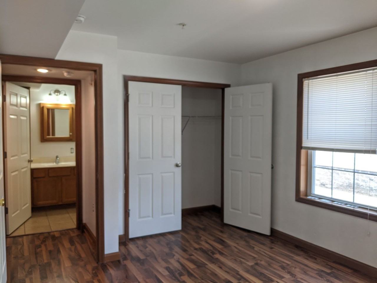 Beautiful Apartment Near Campus - Photo 5 of 32