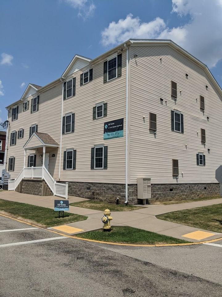 Beautiful Apartment Near Campus - Photo 3 of 32