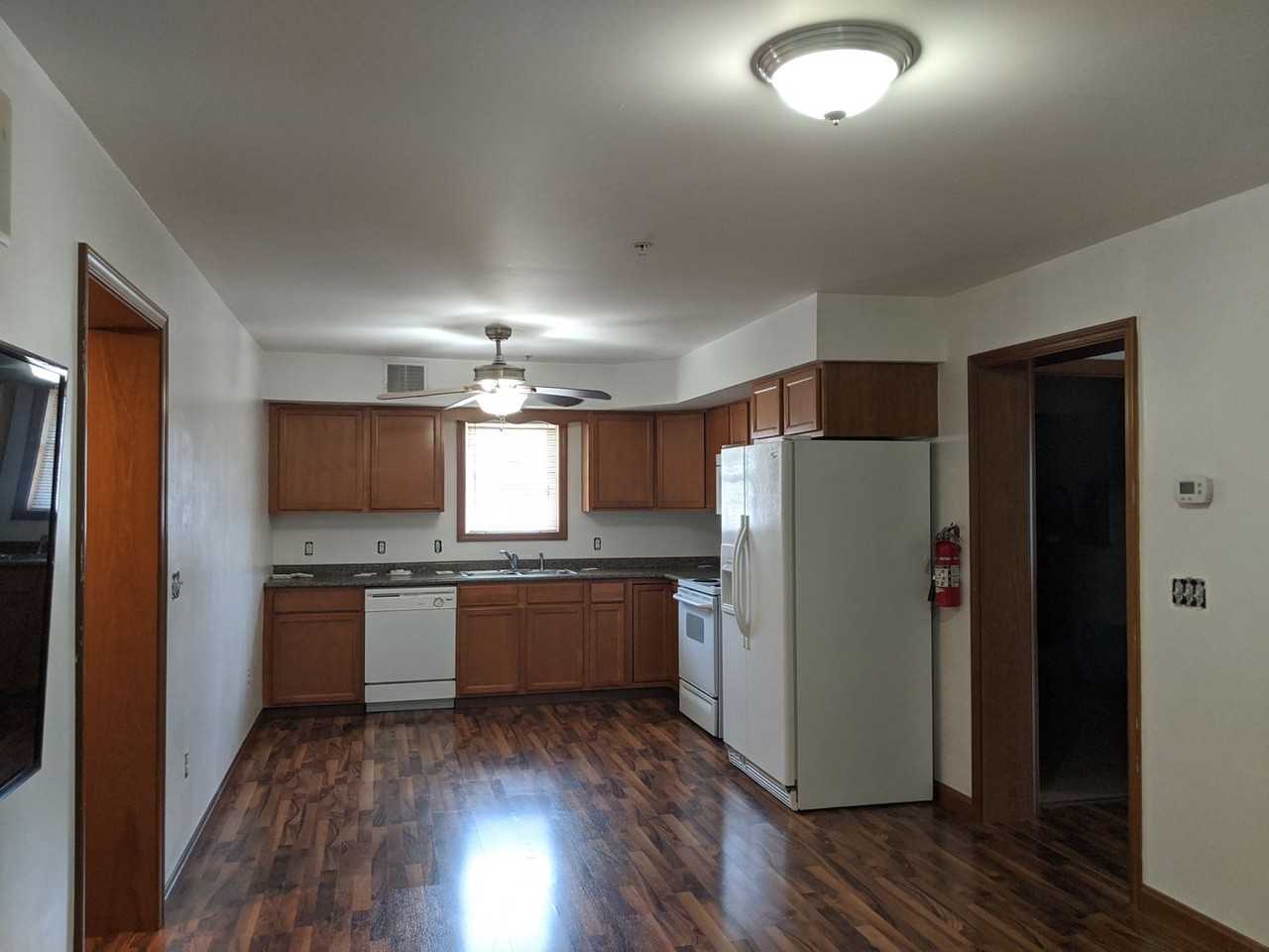 Beautiful Apartment Near Campus - Photo 6 of 32