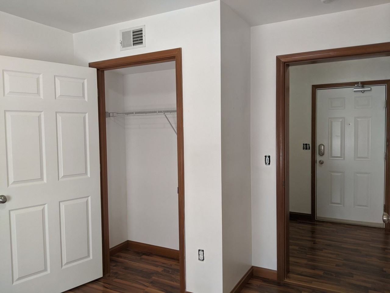 Beautiful Apartment Near Campus - Photo 4 of 32