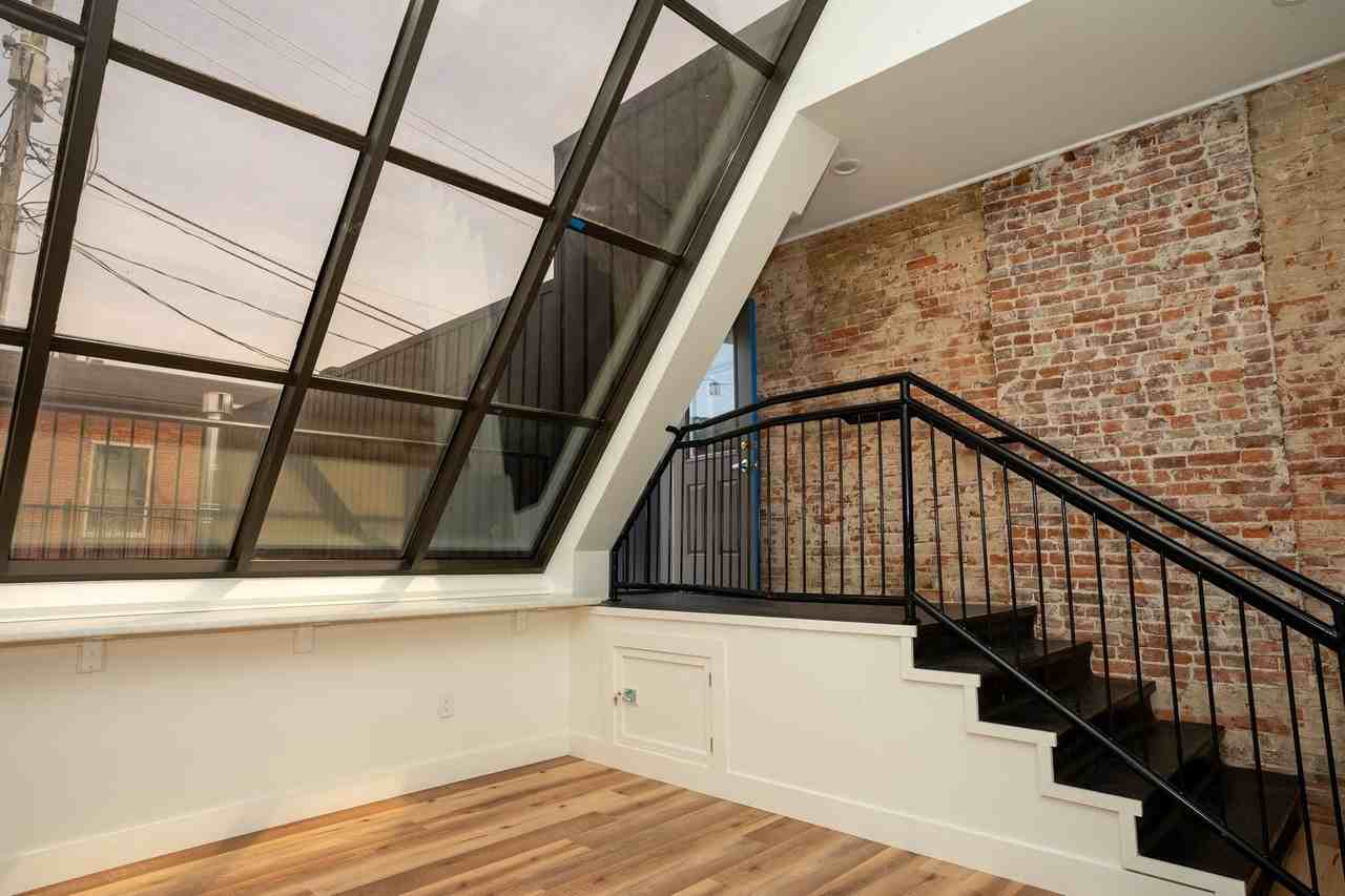 102 W 6th St - Photo 4 of 50