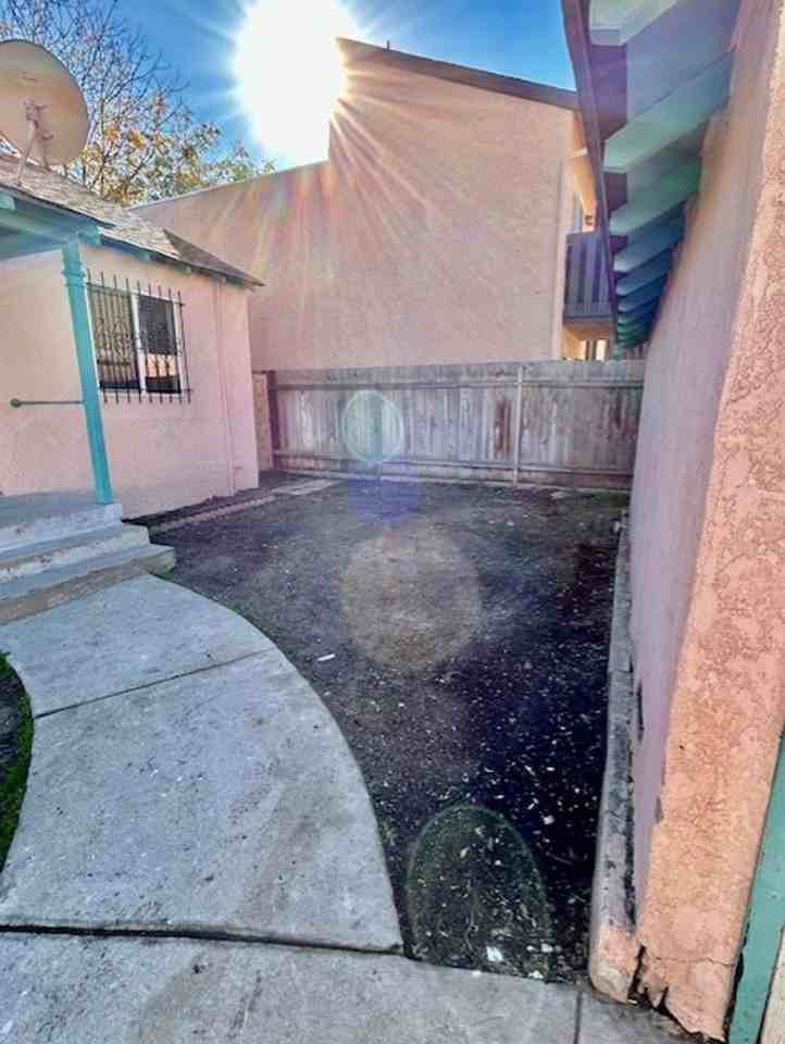 4355 44th St - Photo 4 of 16