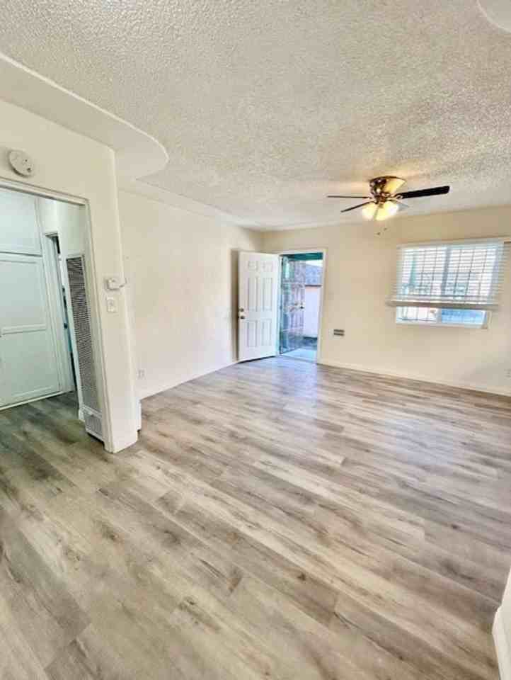 4355 44th St - Photo 6 of 16