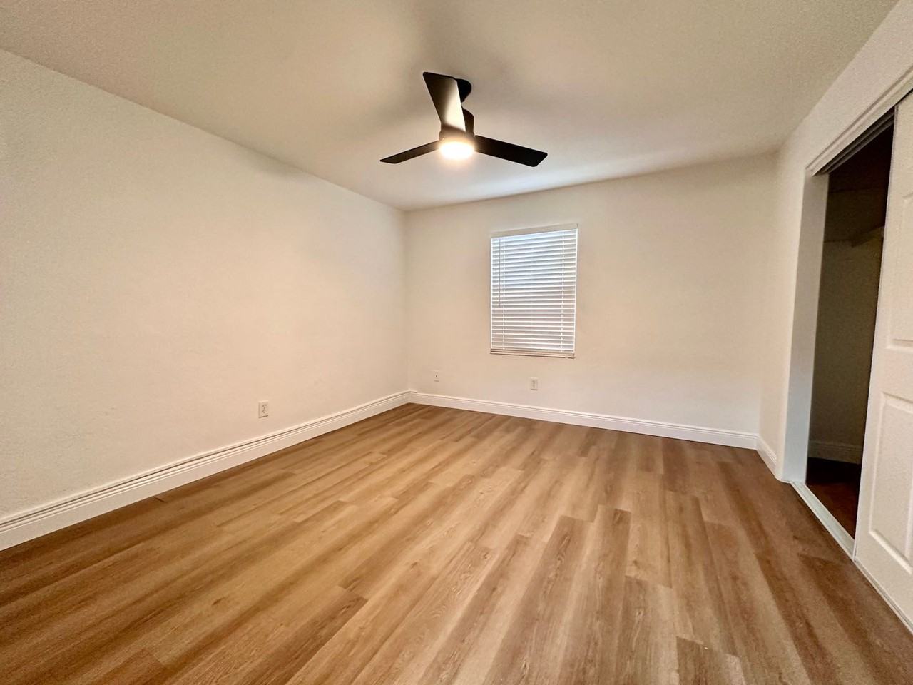 2 Bedroom/1 Bathroom Move - Photo 5 of 19