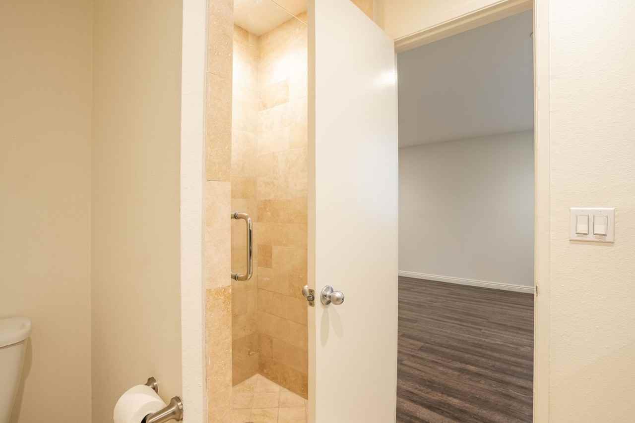 West Knoll Plaza Apartments - Photo 6 of 27