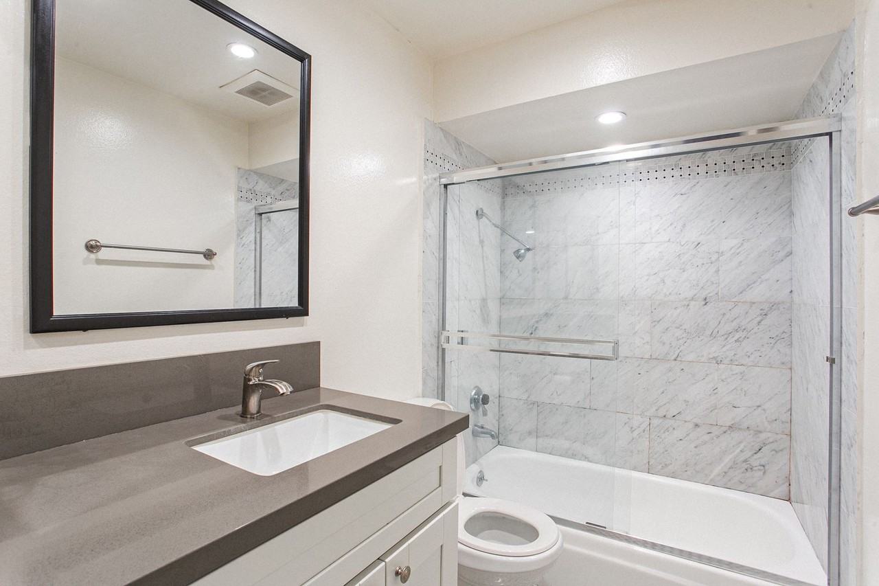 West Knoll Plaza Apartments - Photo 2 of 26