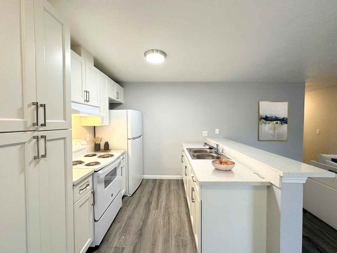 Lincoln Crest Apartments - Photo 6 of 10