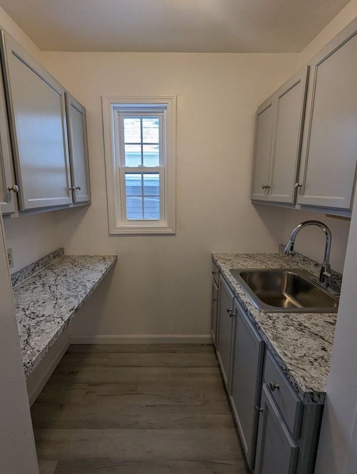 308 Spruce St - Photo 3 of 12