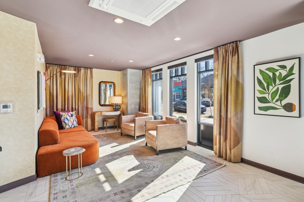 Link Apartments® Broad Ave - Photo 6 of 33