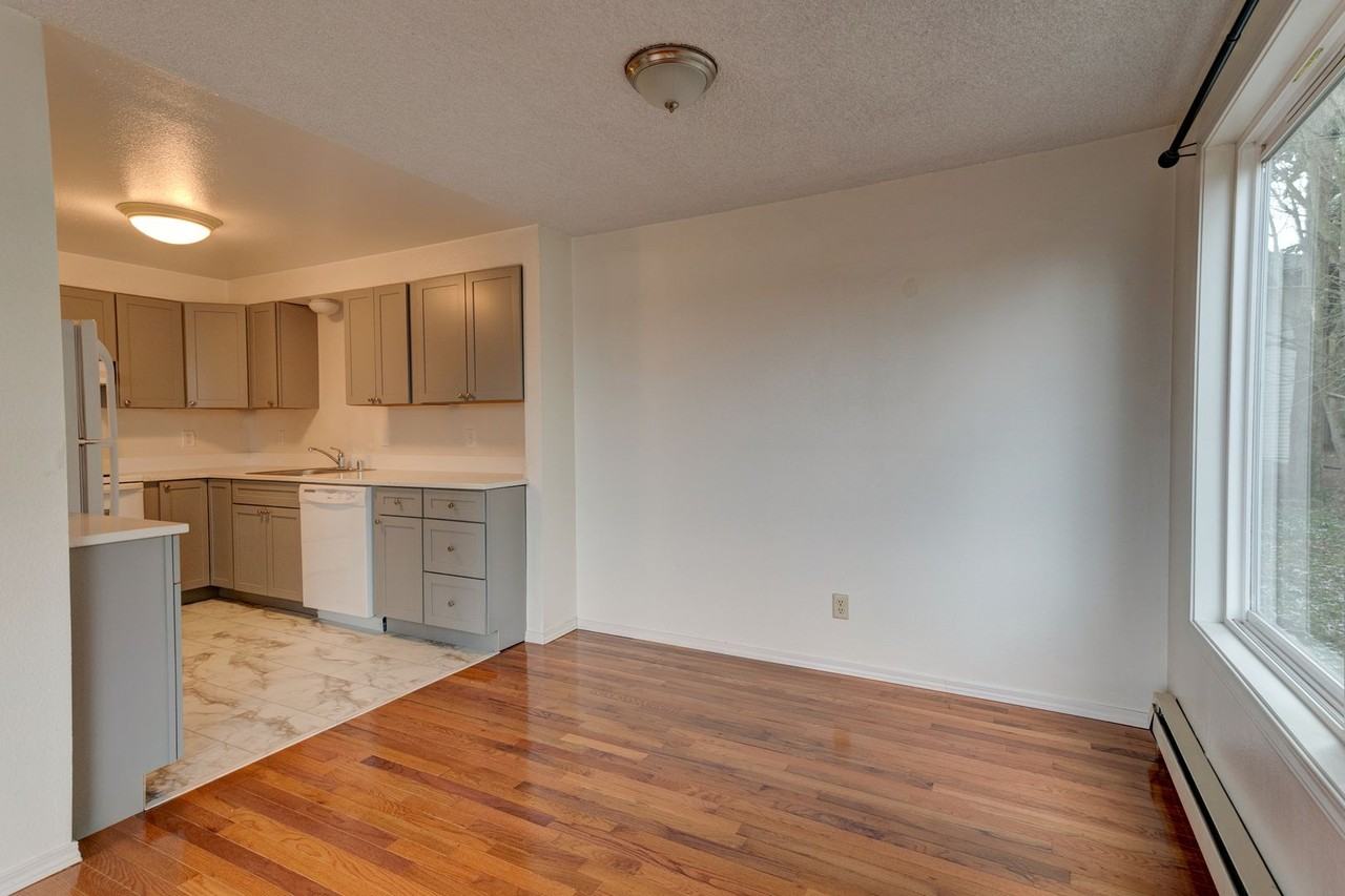 M0646Prairie Village 304 N. Main St Apartments 304 N Main St