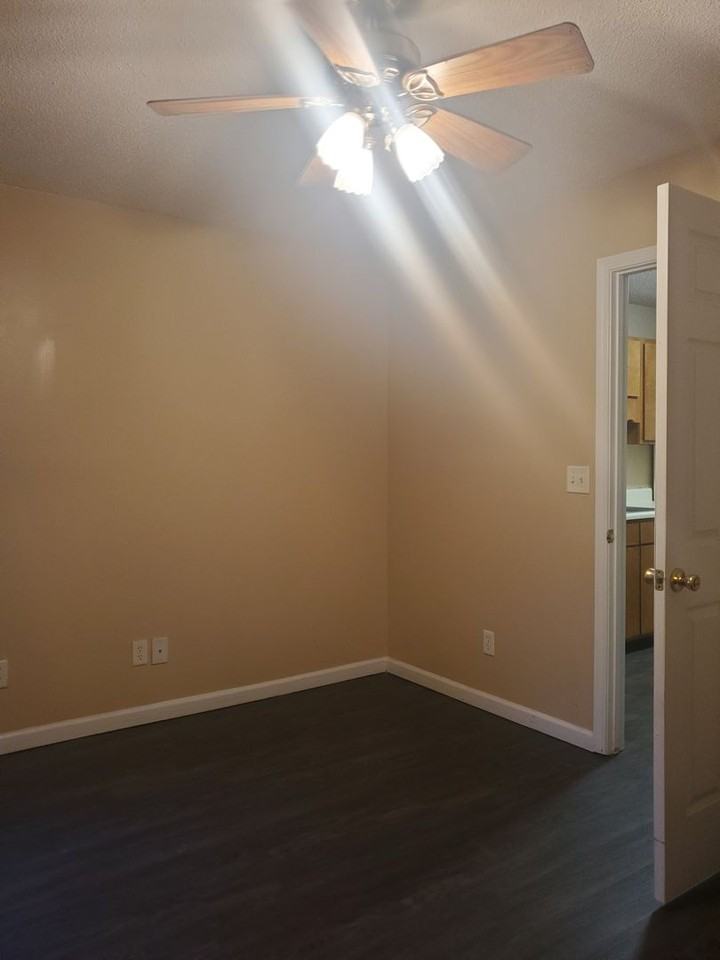 Henderson Road 8 Plex Apartments - Photo 4 of 17