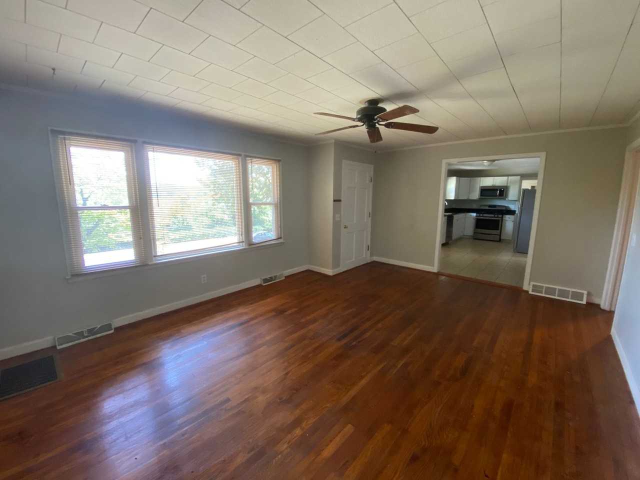 129 Freedom Drive - Photo 4 of 40