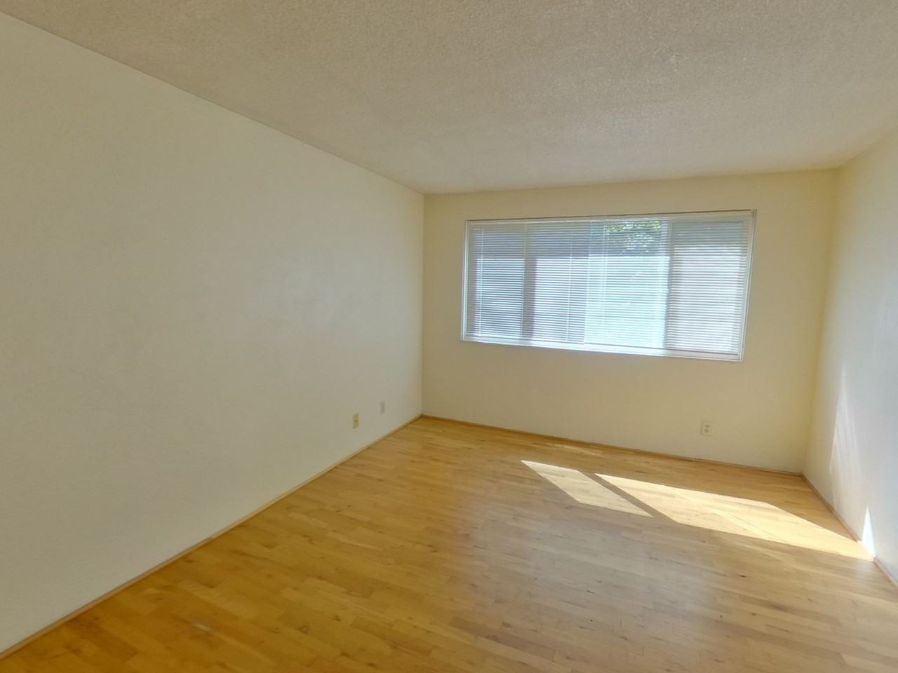 Mill Manor Apartments - Photo 6 of 8