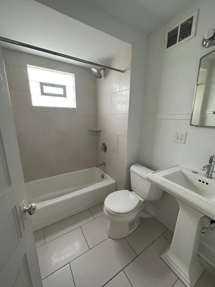 JQ - 02 - Oakland Ave - Photo 2 of 10