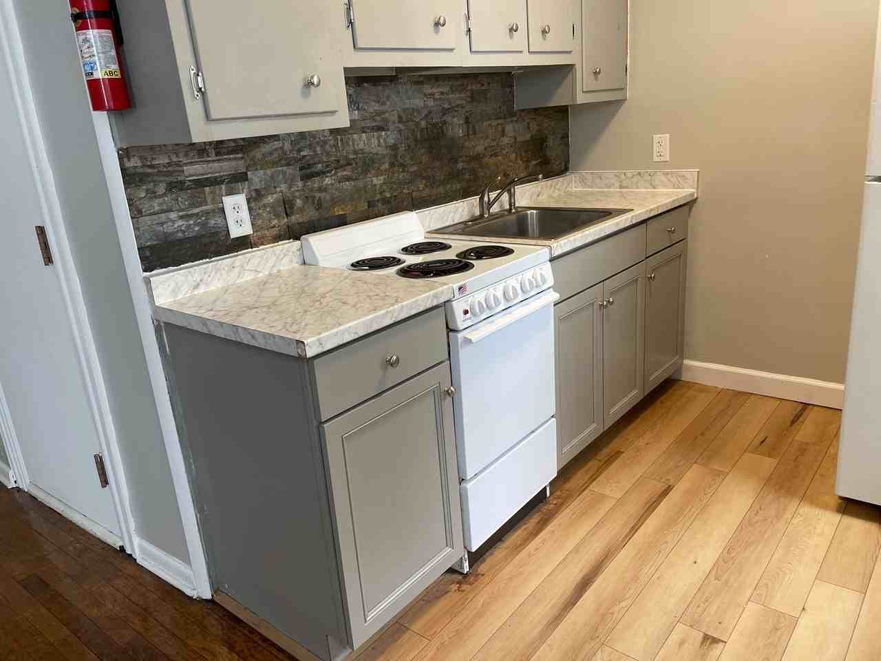 2713 Willow Street Pk. - Photo 3 of 16