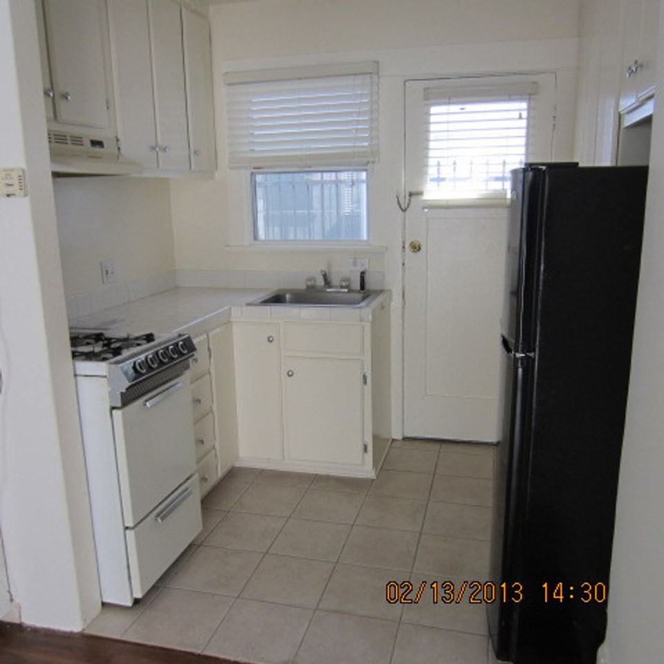 1806-08 9TH ST - Photo 2 of 4